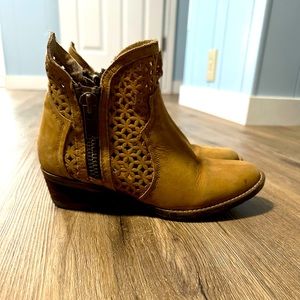 Corral booties